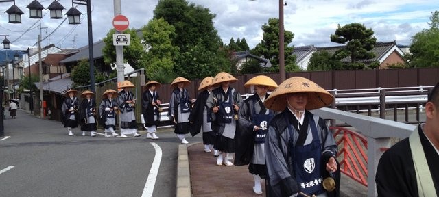 第１回托鉢　於　第十組　正栄寺